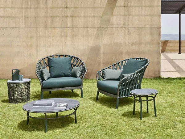 艾玛·克罗斯小桌子：您花园的解决方案