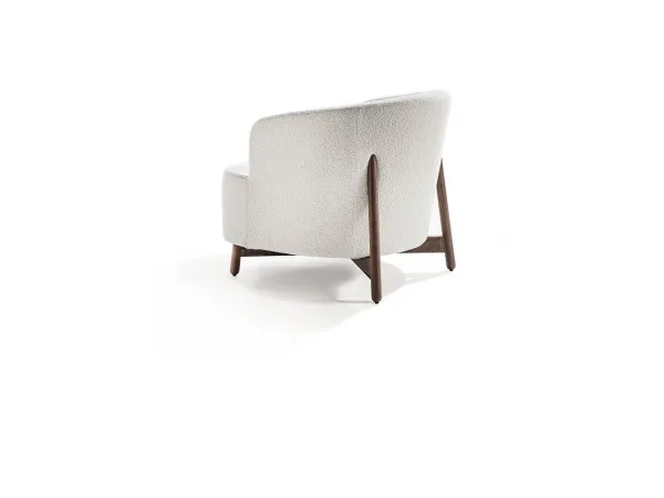 La parte trasera del sillón Copine Wood de Porada