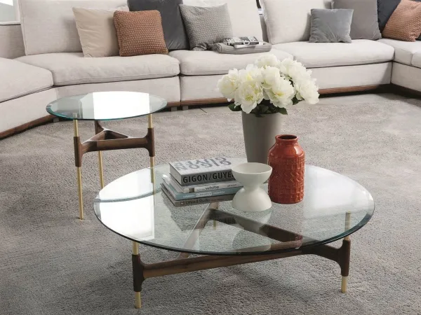 La table d'appoint Joint dans un salon