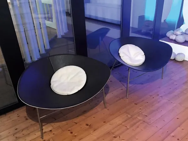 La poltroncina Bloom firmata Living Divani in versione nera