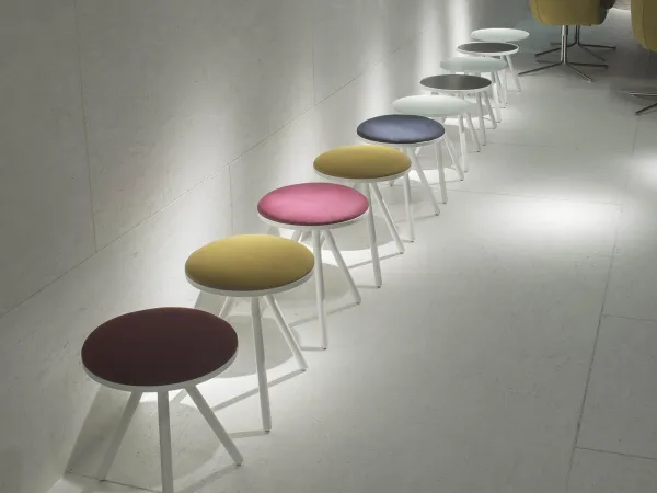 Bolle Couchtisch von Living Divani in einer Umgebung