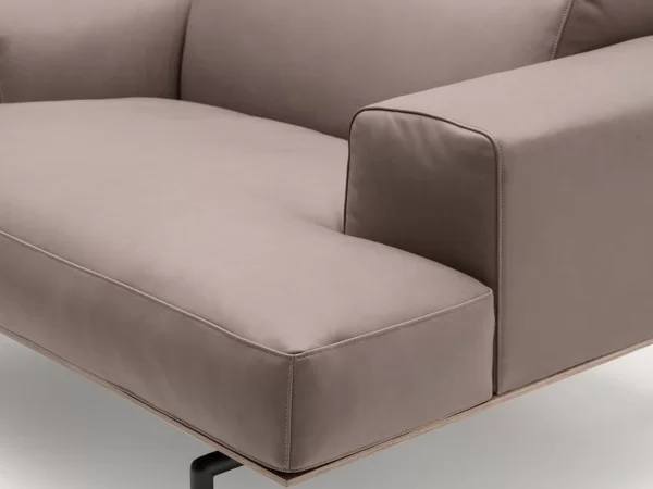 Details of the Sumo armchair structure