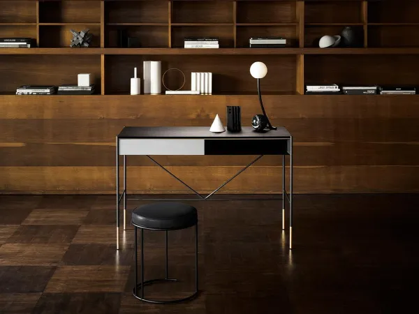 Scrittoio Era di Living Divani in uno studio