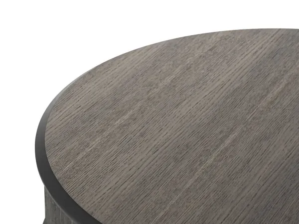 La mesa de centro Islands de Living Divani en una versión con el tablero de madera