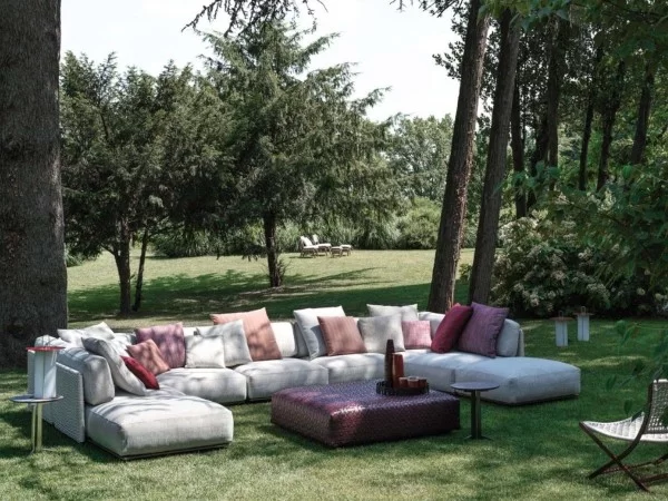 Eddy sofa in a garden