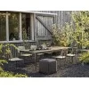 Le fauteuil Echoes outdoor dans un jardin