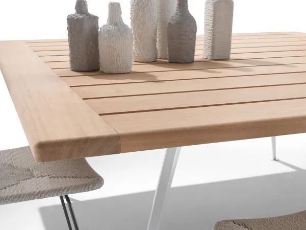 Detalles del tablero de la mesa Zefiro