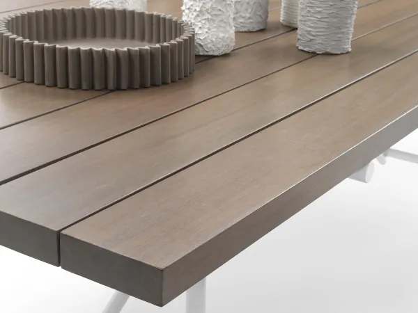 Version en bois du plateau de la table Any Day outdoor