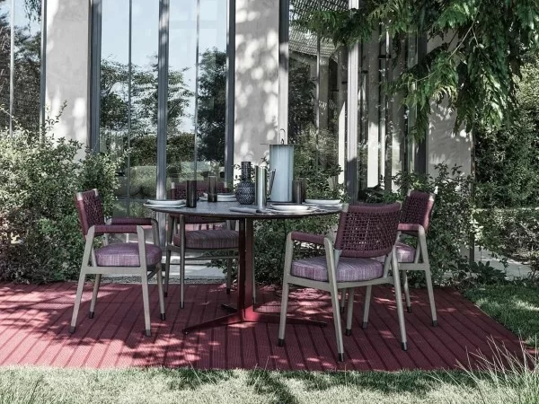 Table Fly Outdoor dans un décor