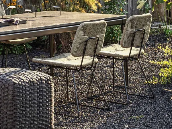 Die Rückenlehne des kleinen Sessels Echoes outdoor Struktur