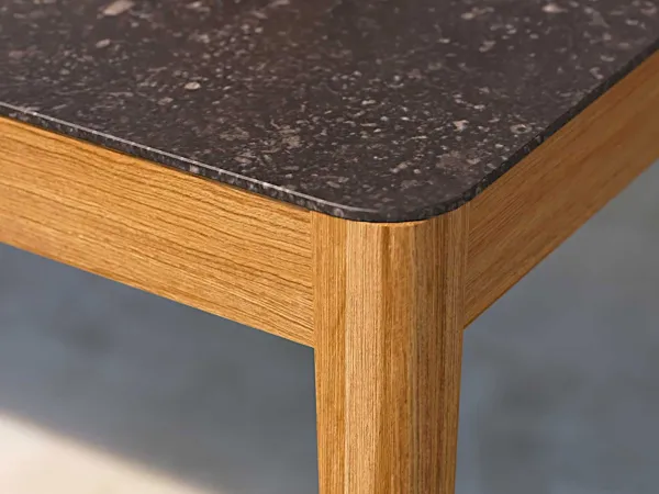 Detalles del tablero y la estructura de la mesa Dakota