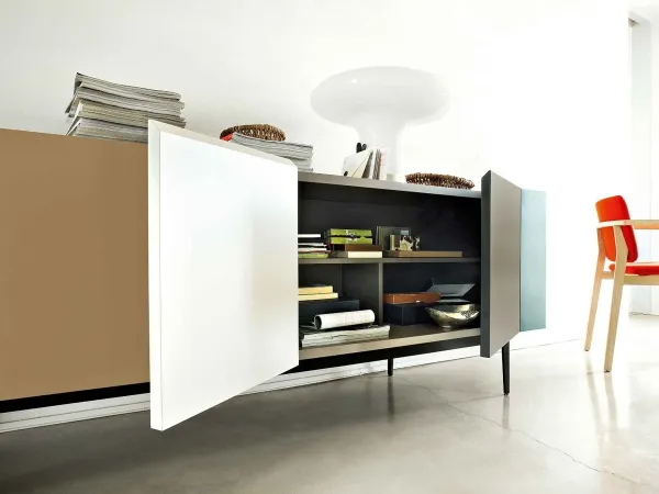 Particolare attenzione ai dettagli: apertura a 180° delle ante