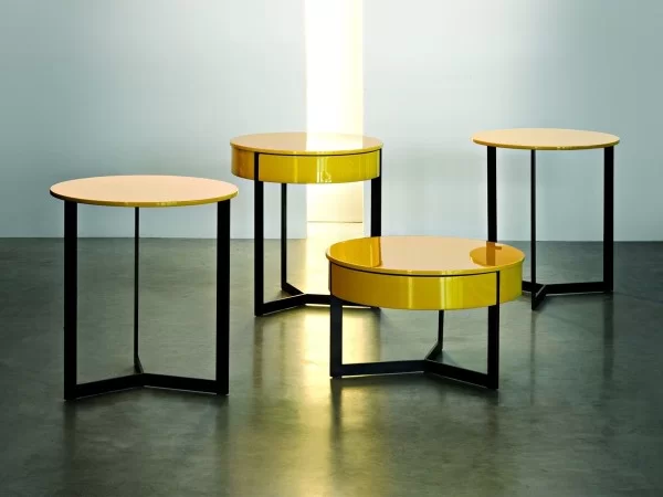 Available versions for the Sign coffee table by Lema