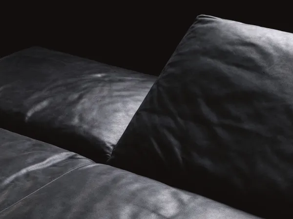 Détails de la tapisserie du lit de jour Ile Club