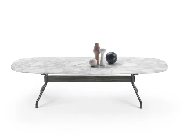 Versión de la mesa Academy de Flexform con tablero de mármol