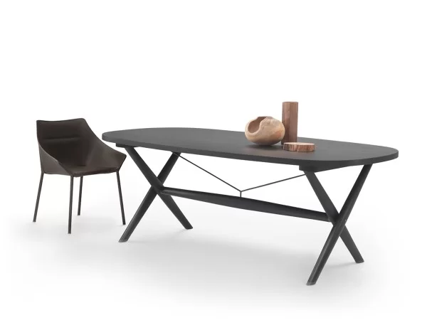 The Boma table with the Haiku chair by Flexform