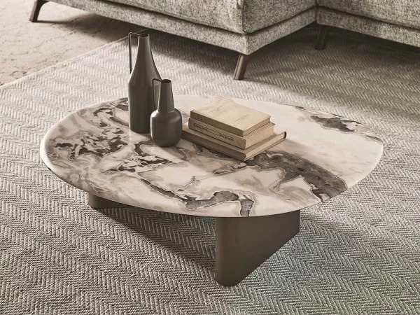 The Callisto coffee table by Porada in the version with Dover White marble