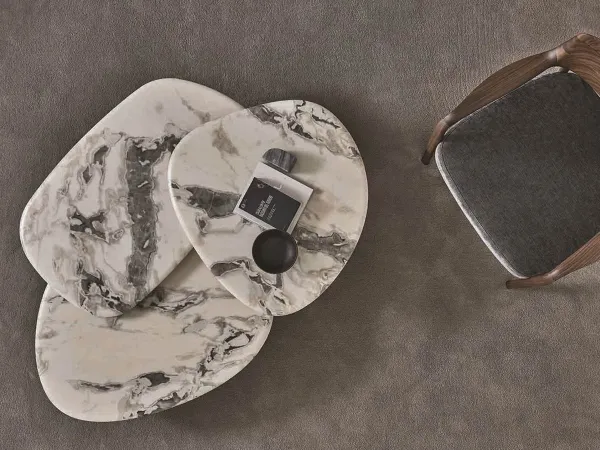 La table basse Callisto Mix dans un salon