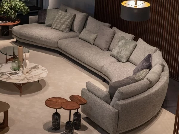 Il comfort e la bellezza del divano Étienne di Porada
