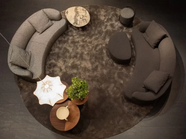 Contemporary reinterpretation of the classic bean sofa: Yves by Porada
