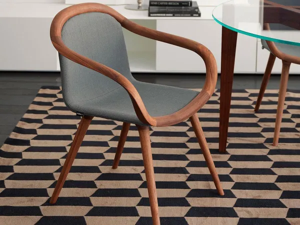 La chaise Ginevra dans une pièce