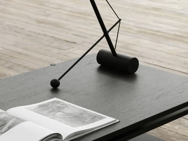 Details of the top of the Aero D desk