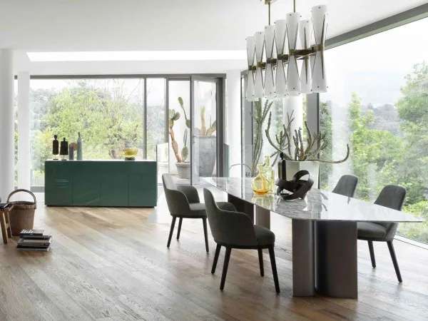 Il tavolo Gullwing in una sala da pranzo