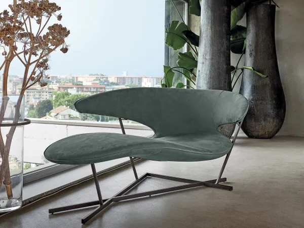 The chaise longue Manta by Arketipo