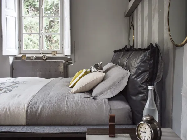 Details of the headboard of the Auto-Reverse Dream bed