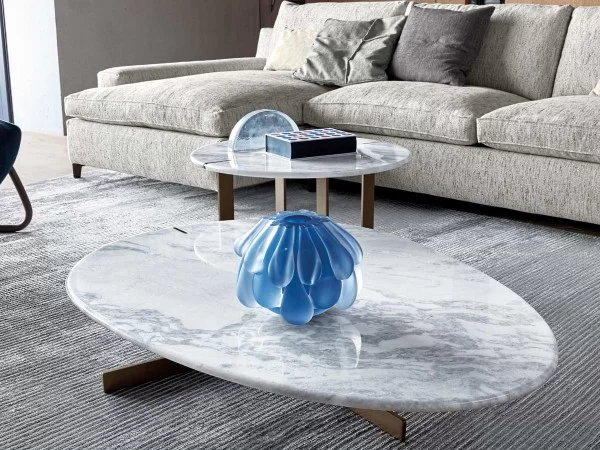 The Douglas coffee table in two different sizes