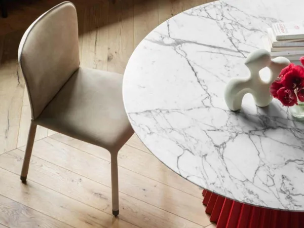 Details of the top of the Plissé table