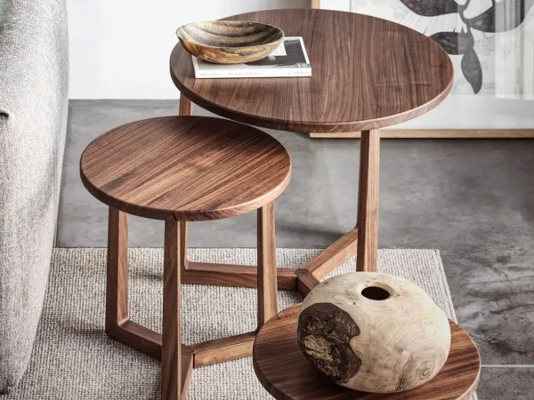 La table basse Jiff de Flexform en deux versions différentes