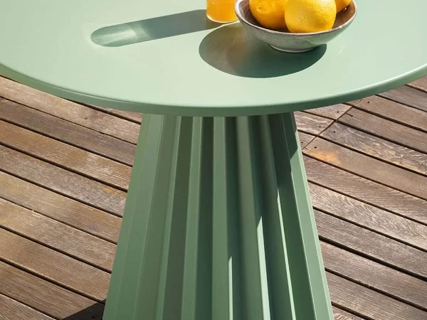 Details of the pleated base of the Plissé bistro table