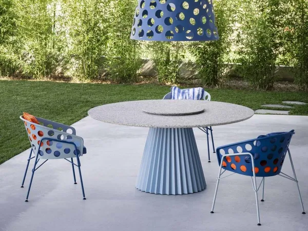 The Bolle little armchair by Midj with other furnishing elements from the collection of the same name