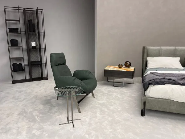 Der Nachttisch Effetto Notte in einem Schlafzimmer