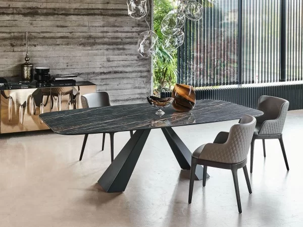 The Eliot Keramik table in a dining room