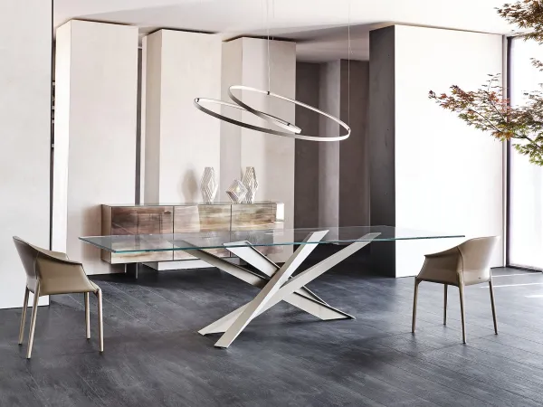 Der Lancer Tisch in einem Esszimmer