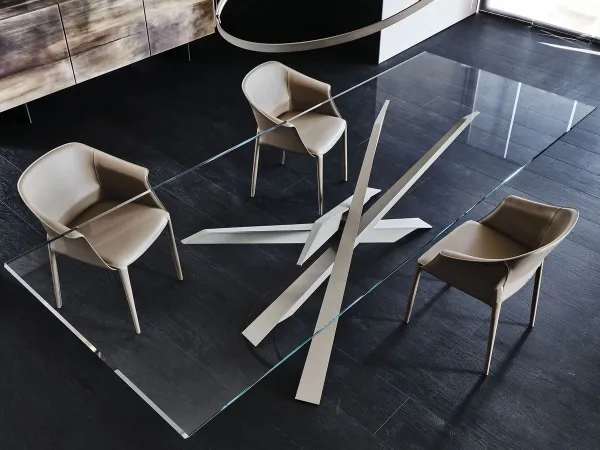 Detalles de la encimera de cristal de la mesa Lancer de Cattelan Italia