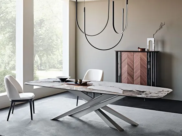 La mesa Lancer Keramik en un comedor