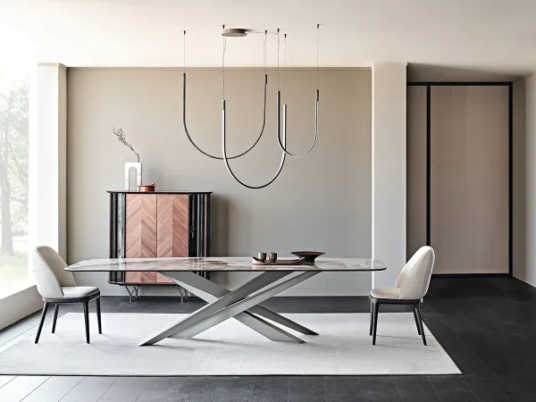 La mesa Lancer Keramik de Cattelan