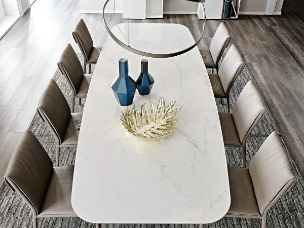 Details der Marmorplatte des Tisches Tyron Keramik