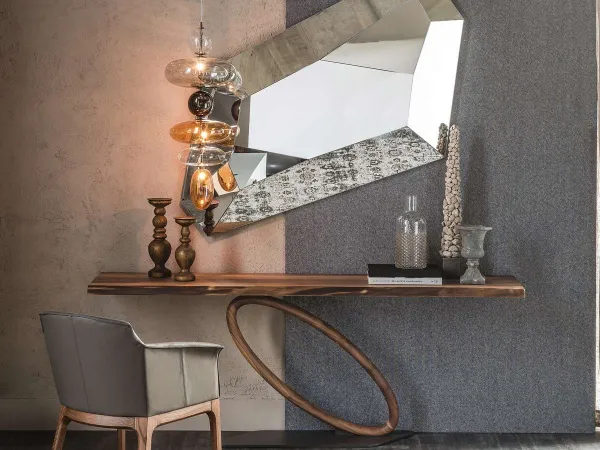 La console Tour dans la version avec plateau en bois