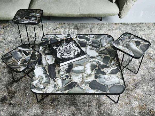 The Benny Keramik side table with Zefiro marble