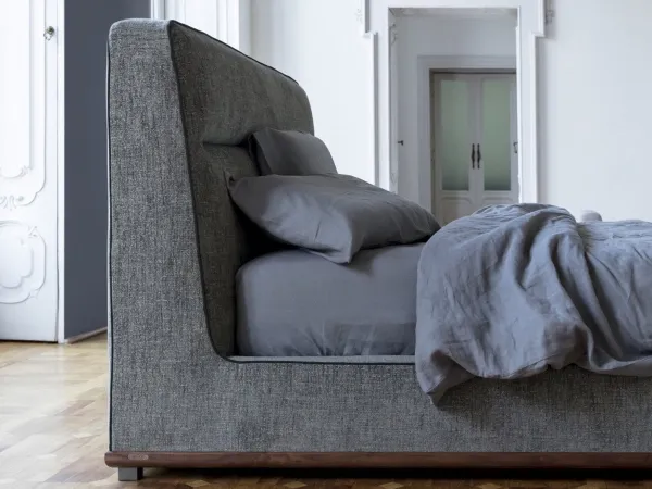 Détails de la tête de lit du lit Kirk de Porada