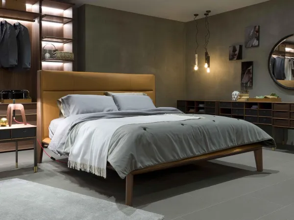 La cama Nyan de Porada en una habitación