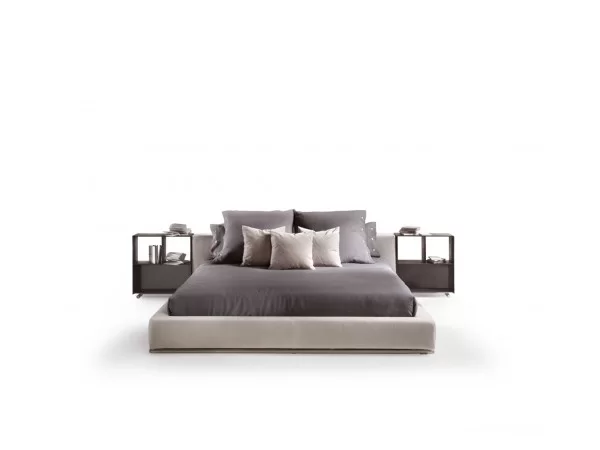 The Groundpiece bed by Flexform