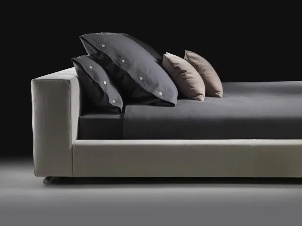 Detalles del cabecero de la cama Groundpiece de Flexform