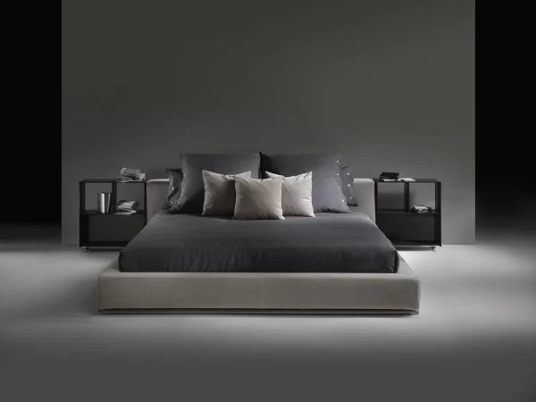 Groundpiece bed by Flexform