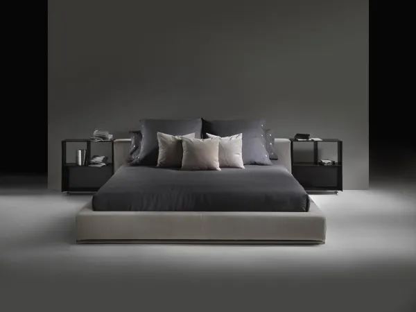 Groundpiece bed by Flexform