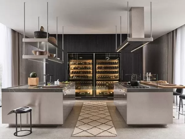 The Italia island with the boiserie wall